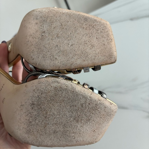 DEE OCLEPPO Carmel Sandals Gold and Silver Strappy Heels sz 9.5 - Picture 11 of 14